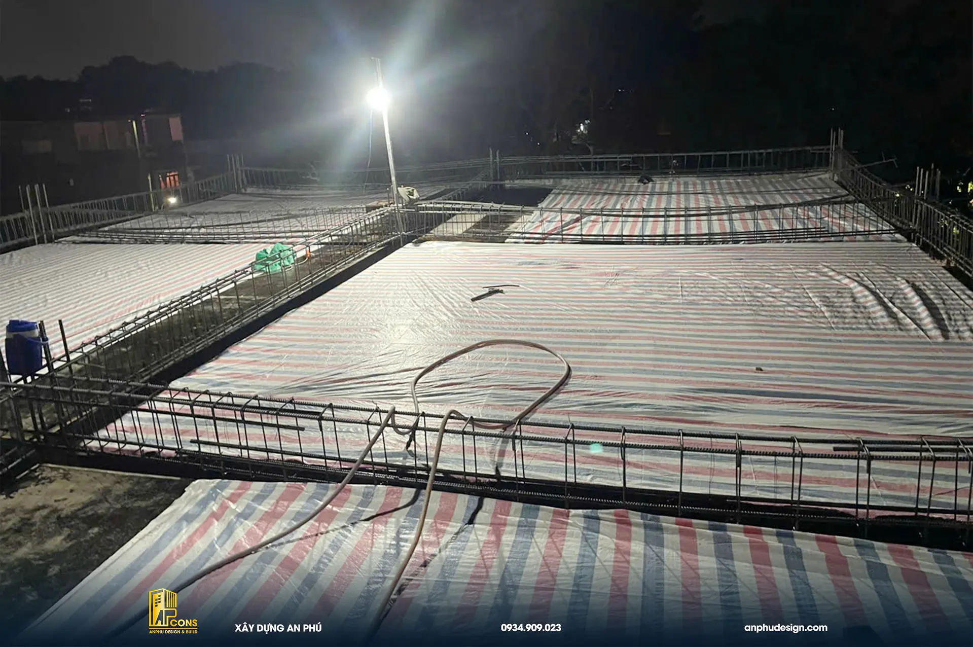 gia-cong-lap-dung-cop-pha-sat-thep-dam-san-mai