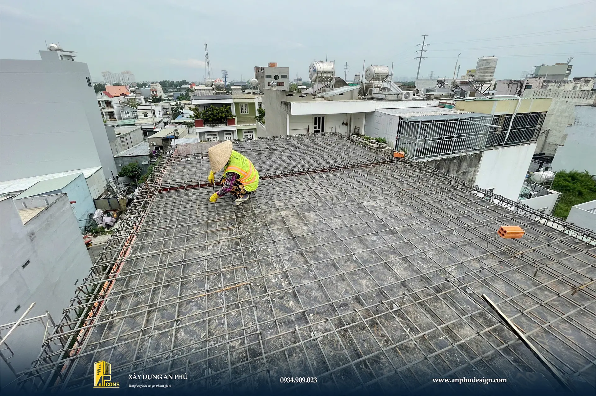 gia-cong-lap-dung-sat-thep-dam-san-do-be-tong-san-mai