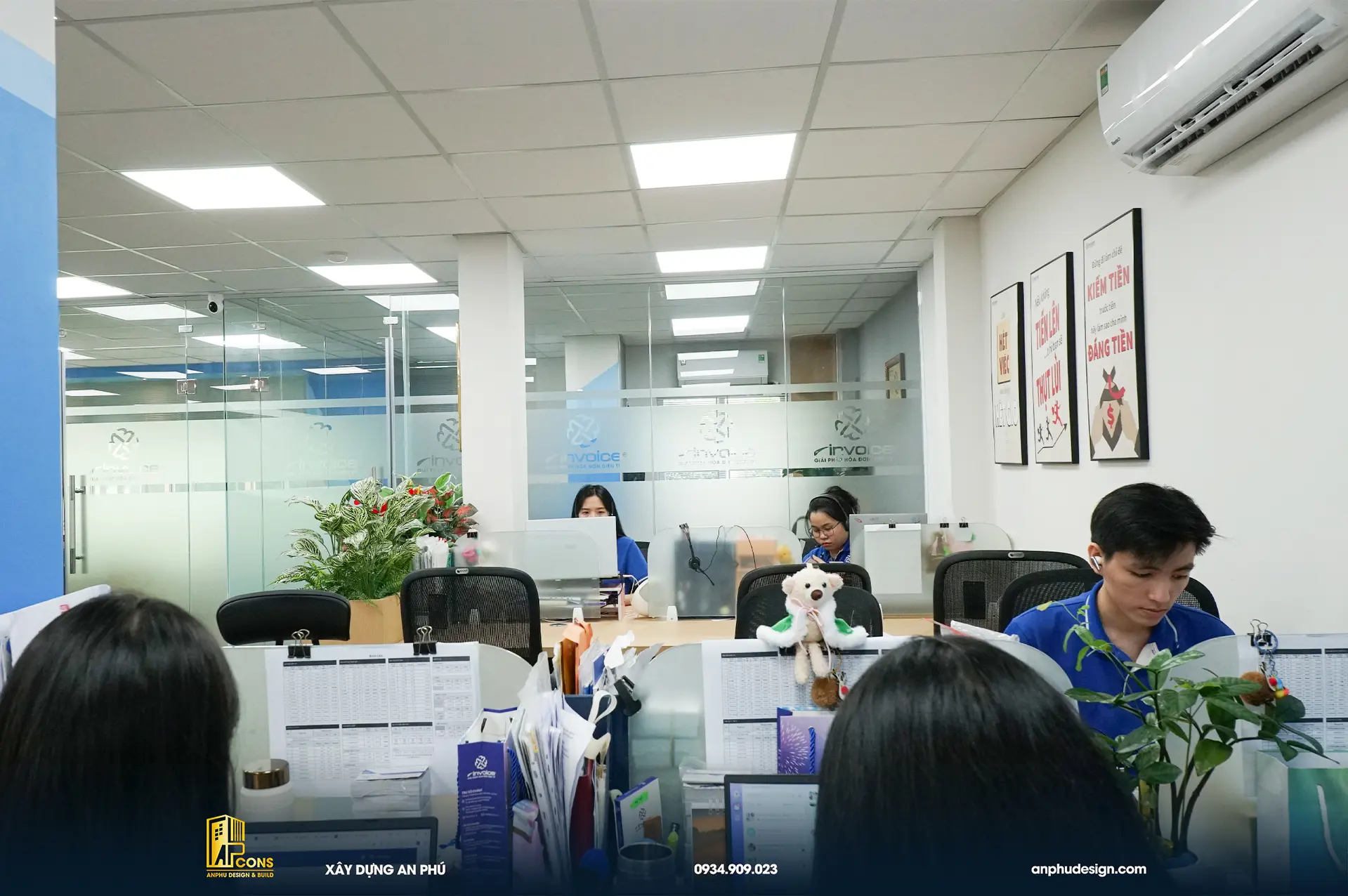 goc-nhin-tu-cua-nhin-ra-sau-hoan-thien-van-phong