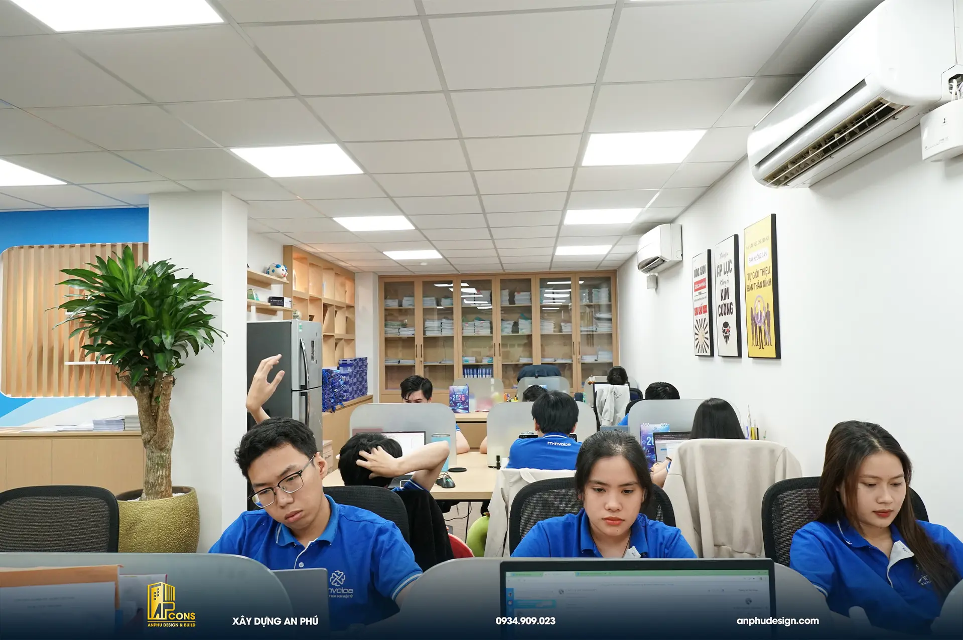 khong-gian-lam-viec-goc-nhìn-ben-trai