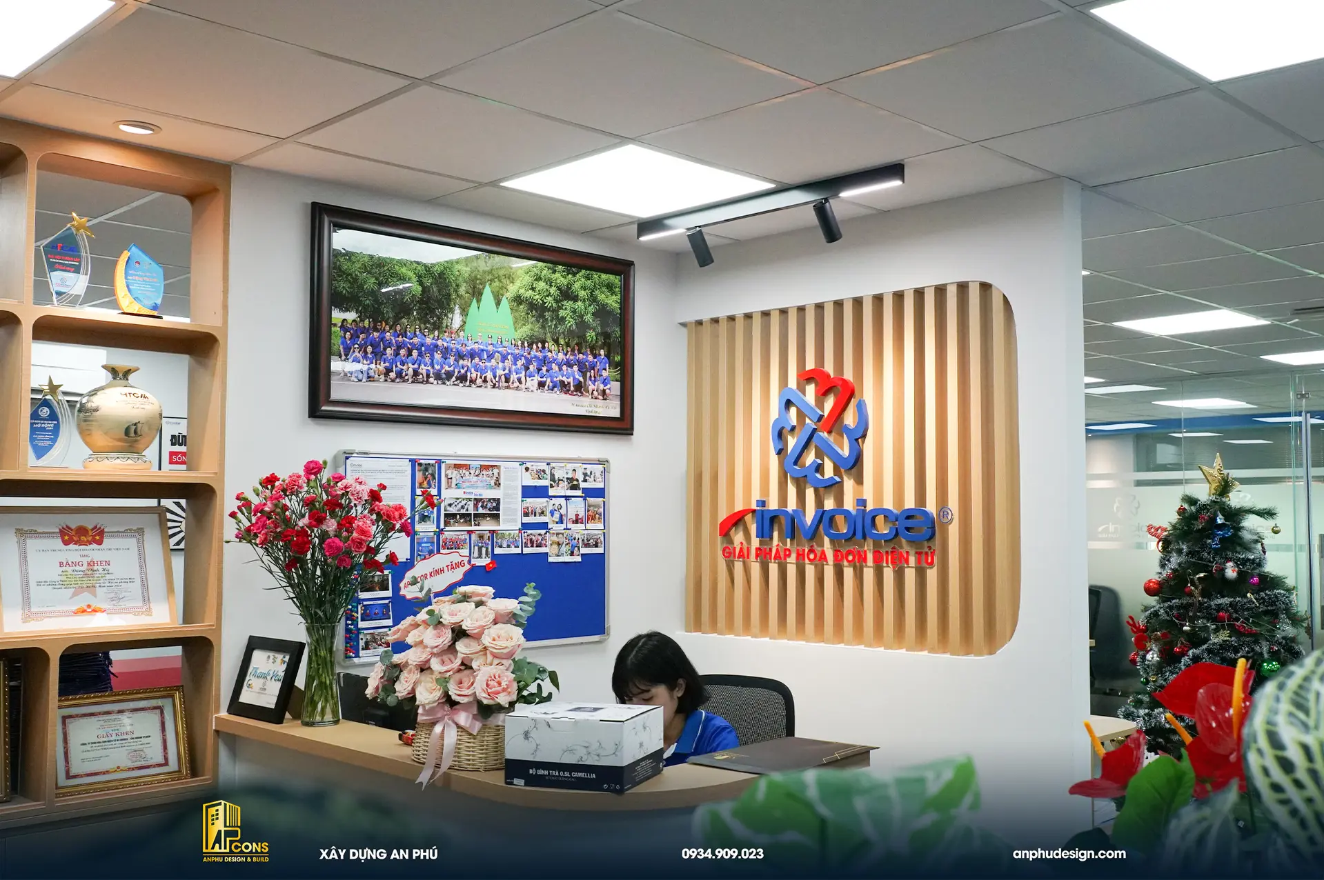 khu-vuc-le-tan-nhin-tu-ben-phai