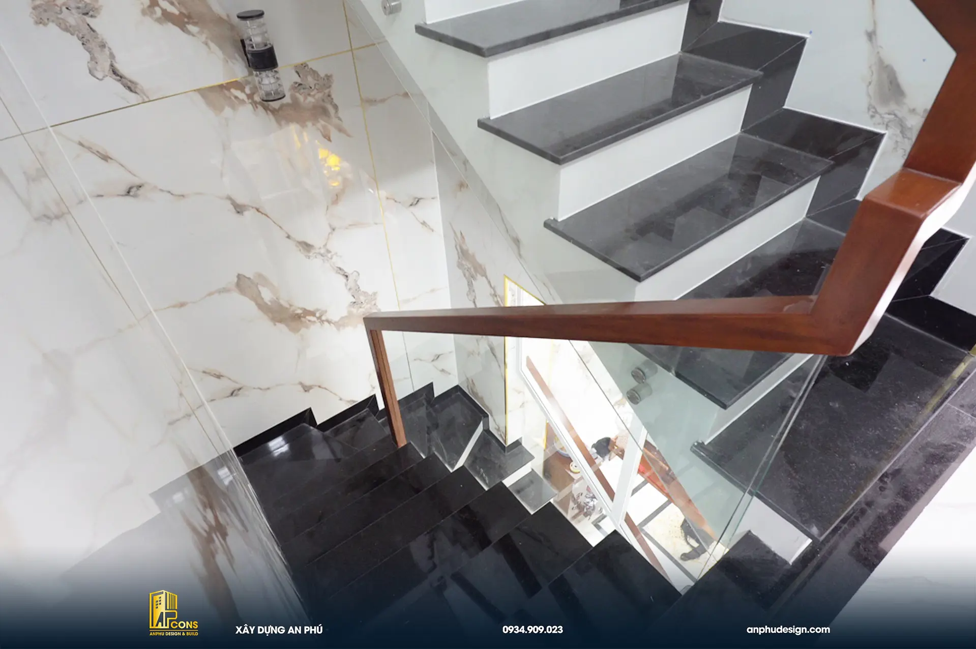 nha-pho-3-tang-cau-thang