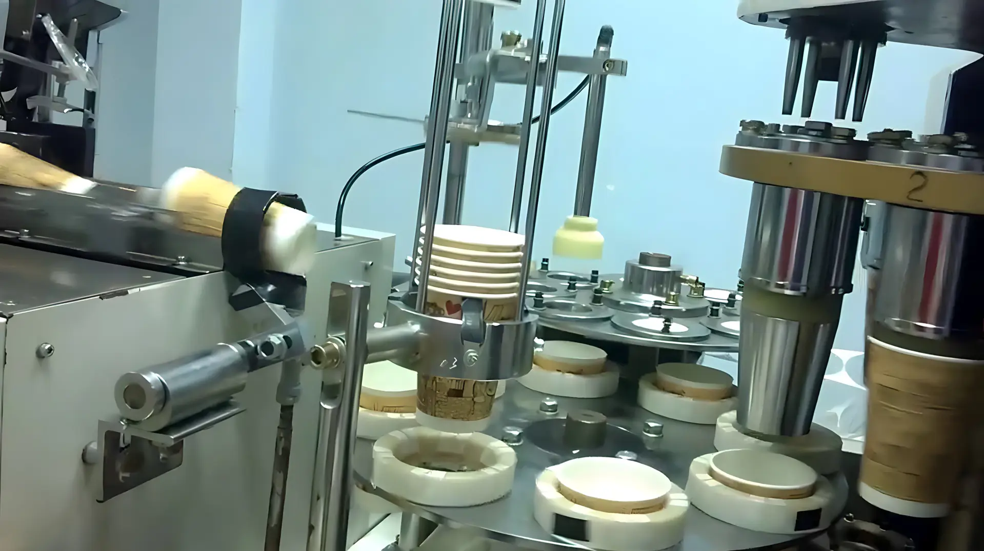 Sản xuất ly giấy