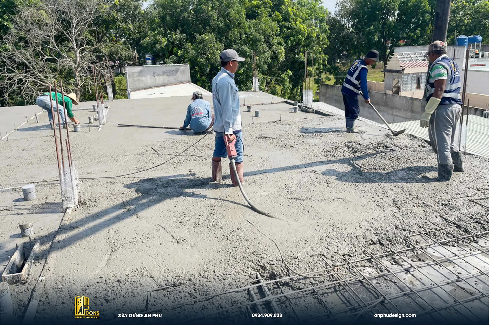 thi-cong-do-be-tong-dam-san-lau-2