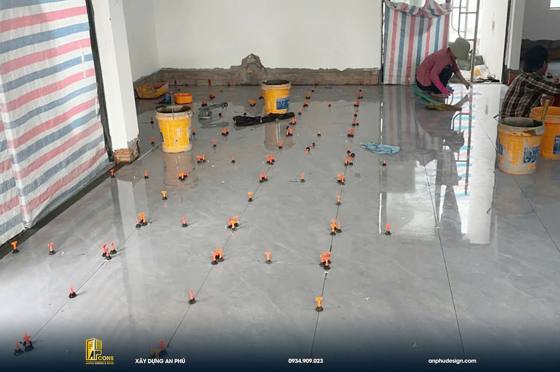 thi-cong-lat-gach-nen-biet-thu-3-tang