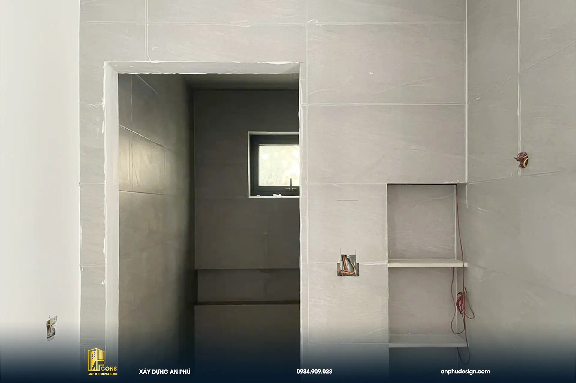 thi-cong-op-gach-tuong-wc-biet-thu-3-tang