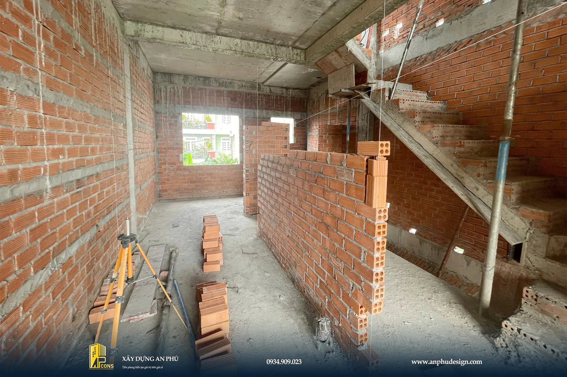 thi-cong-xay-tuong-ngan-lau-2