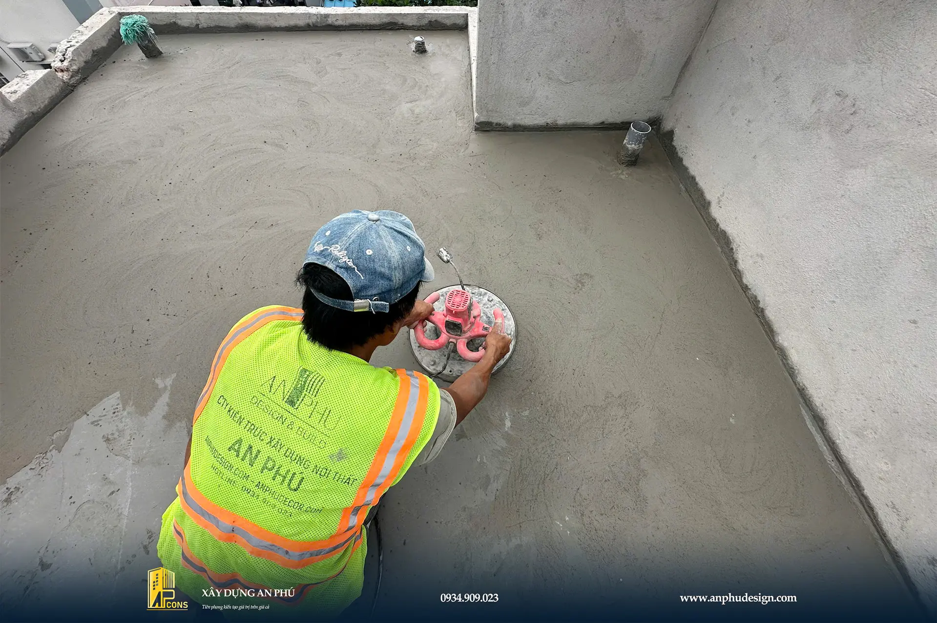 thi-cong-xoa-mat-nen-tang-mai